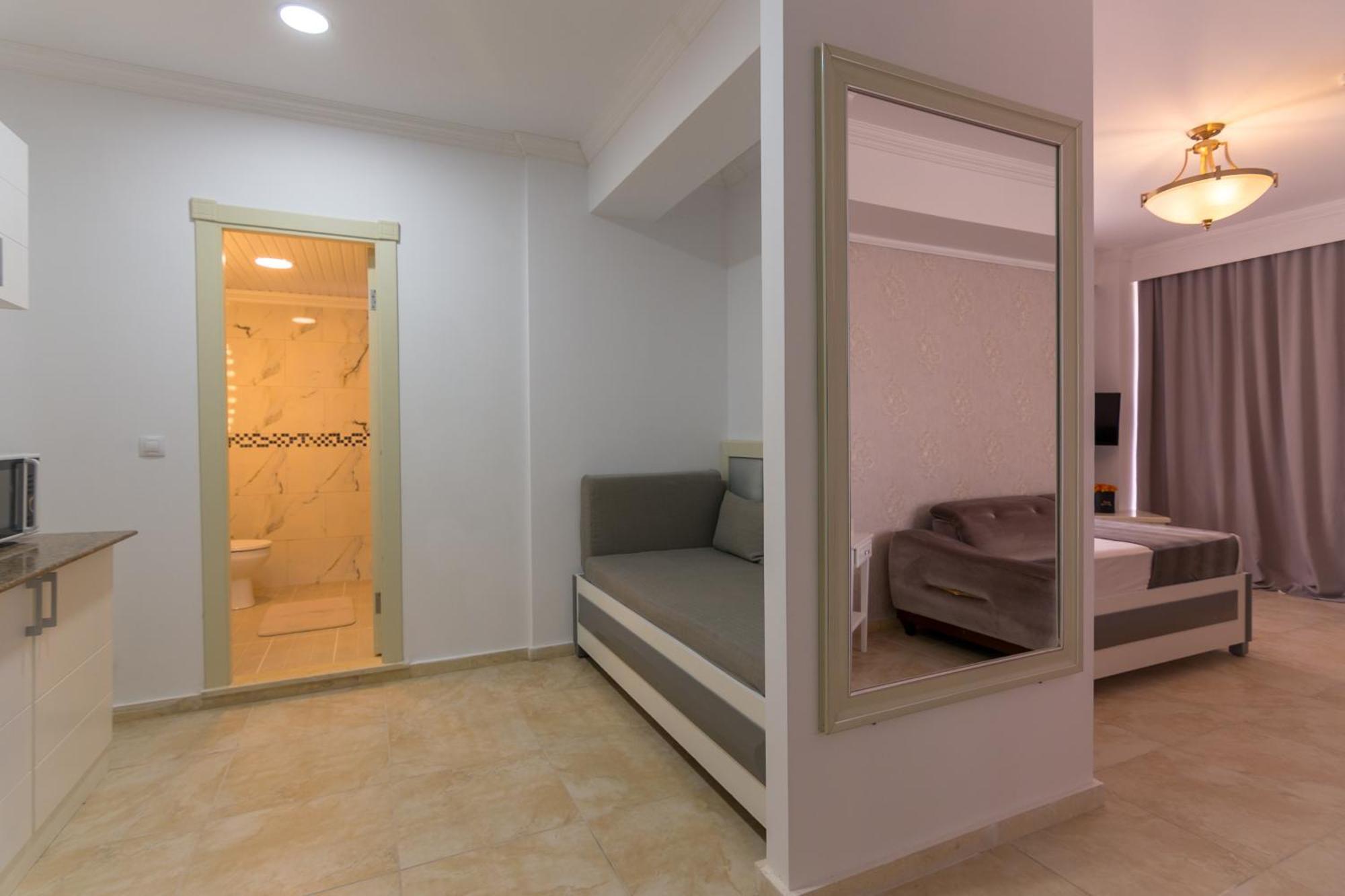 Phoenicia 4*