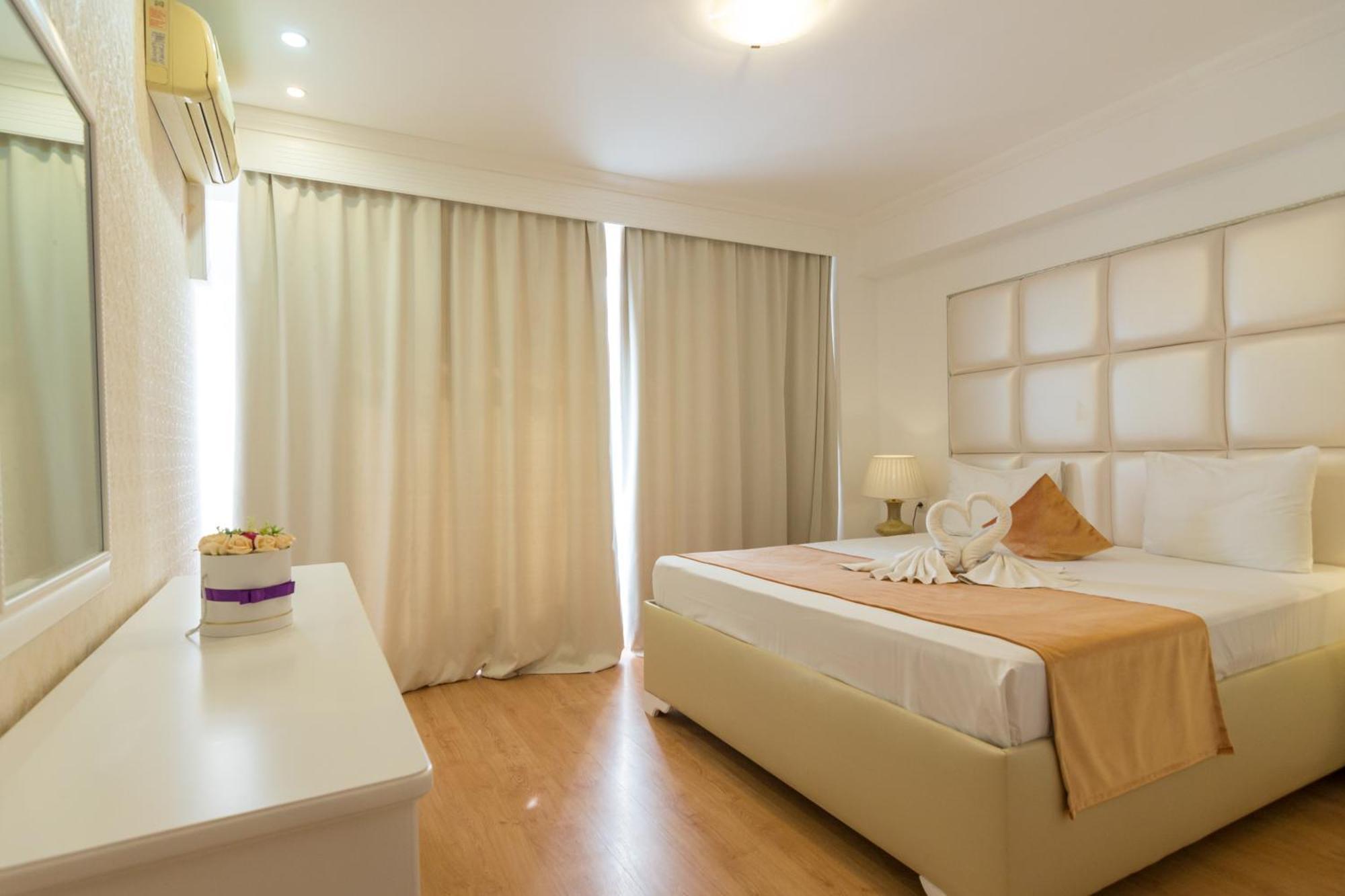 Phoenicia Mamaia